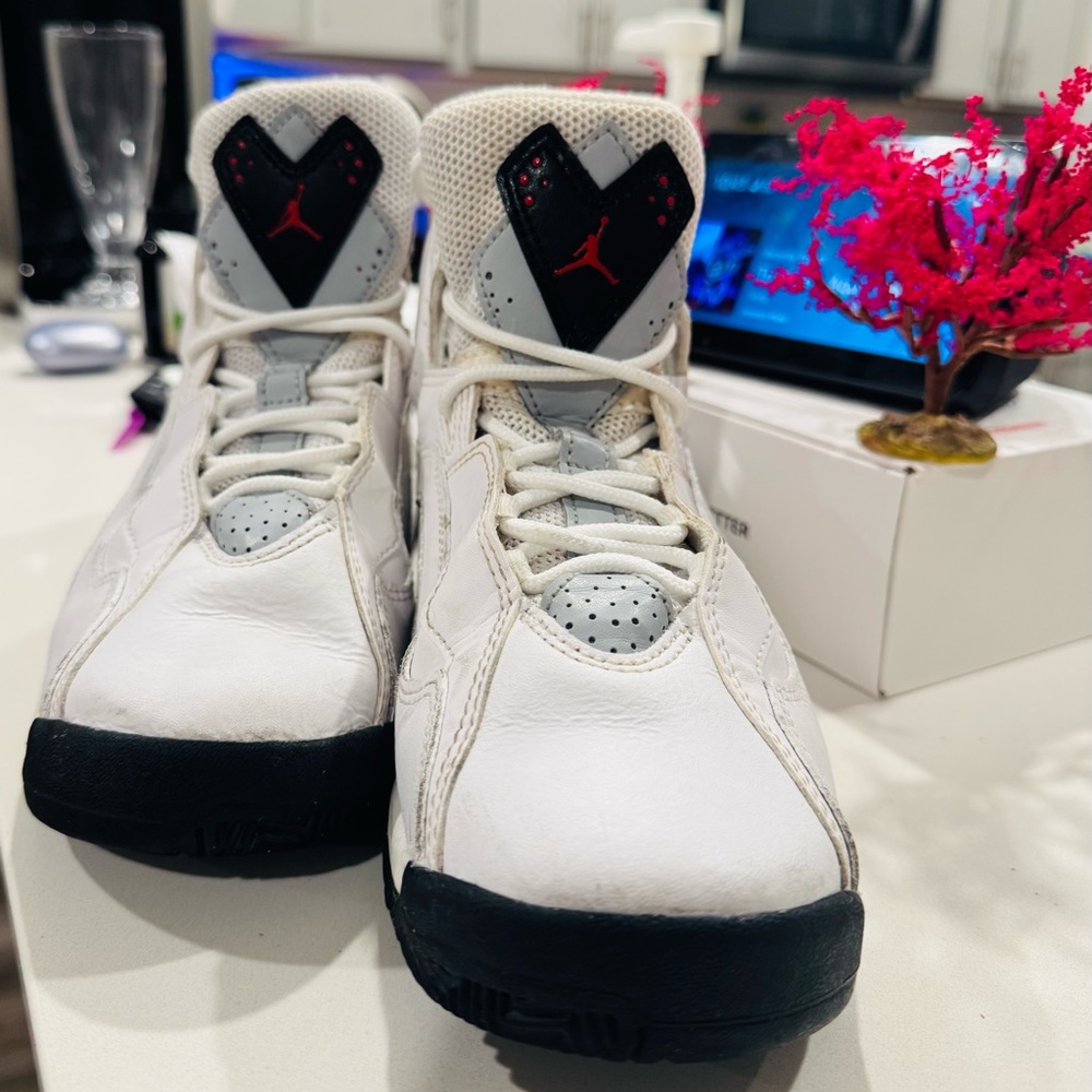 Nike White and Black Sneakers